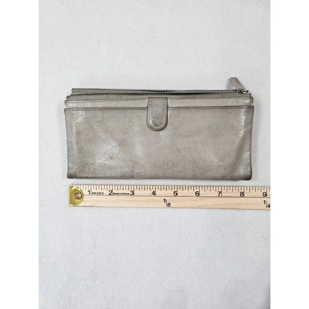 Hobo International Distressed Grey Leather Zip Clutch Wallet Geometric lining